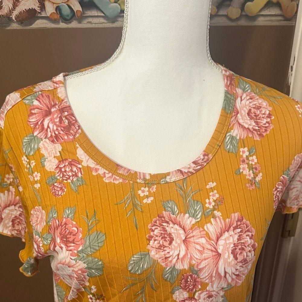 Circle trends Floral Mustard Women's Top - Picture 2 of 8